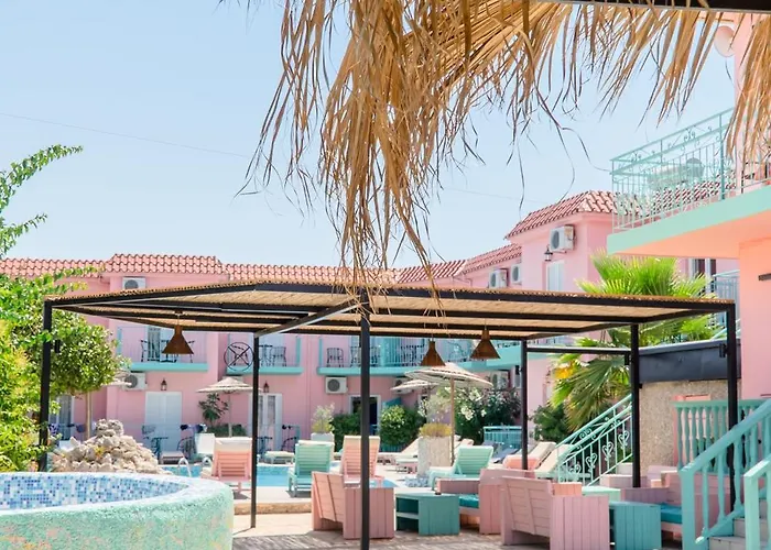 Maui Poolside Laganas