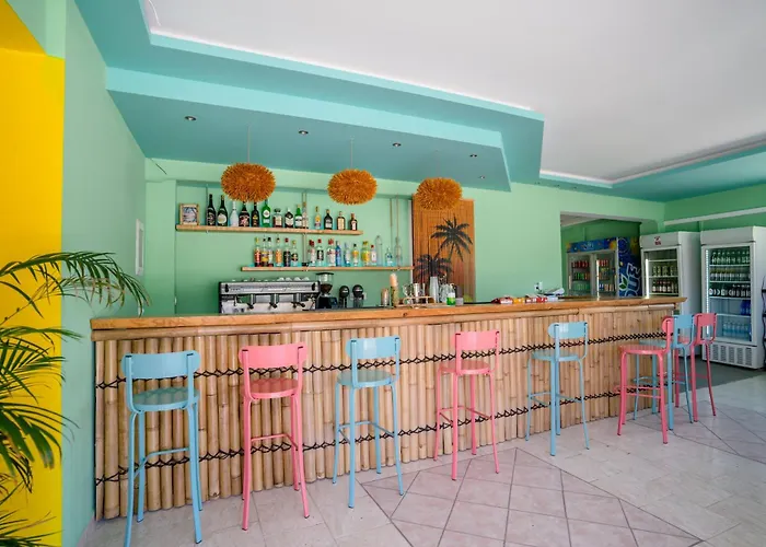 Hotel Maui Poolside 2*