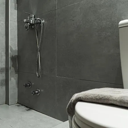 Maui Poolside Laganas